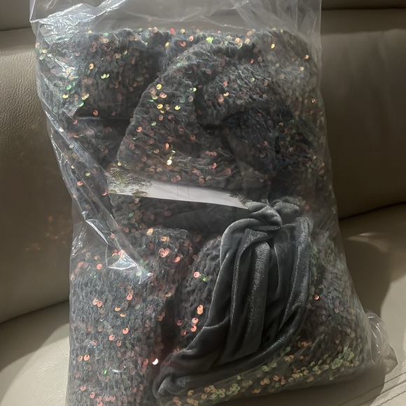 Avila Stanoff sparkle Thunderstruck blanket - Picture 4 of 4